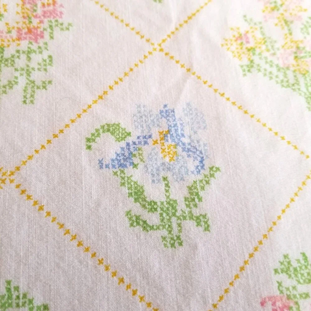 70's Cross Stitch Design Muslin Flat Sheet Cottage Core Craft‎ Cutter 79 X 92